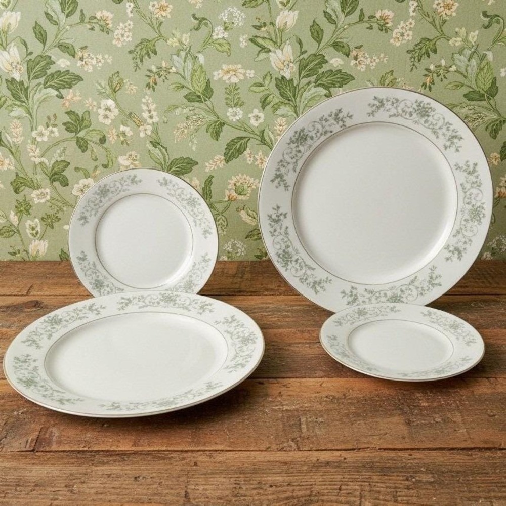 Fine China of Japan Floral Bread & Dinner Plates, Four Piece Vintage Dinnerware